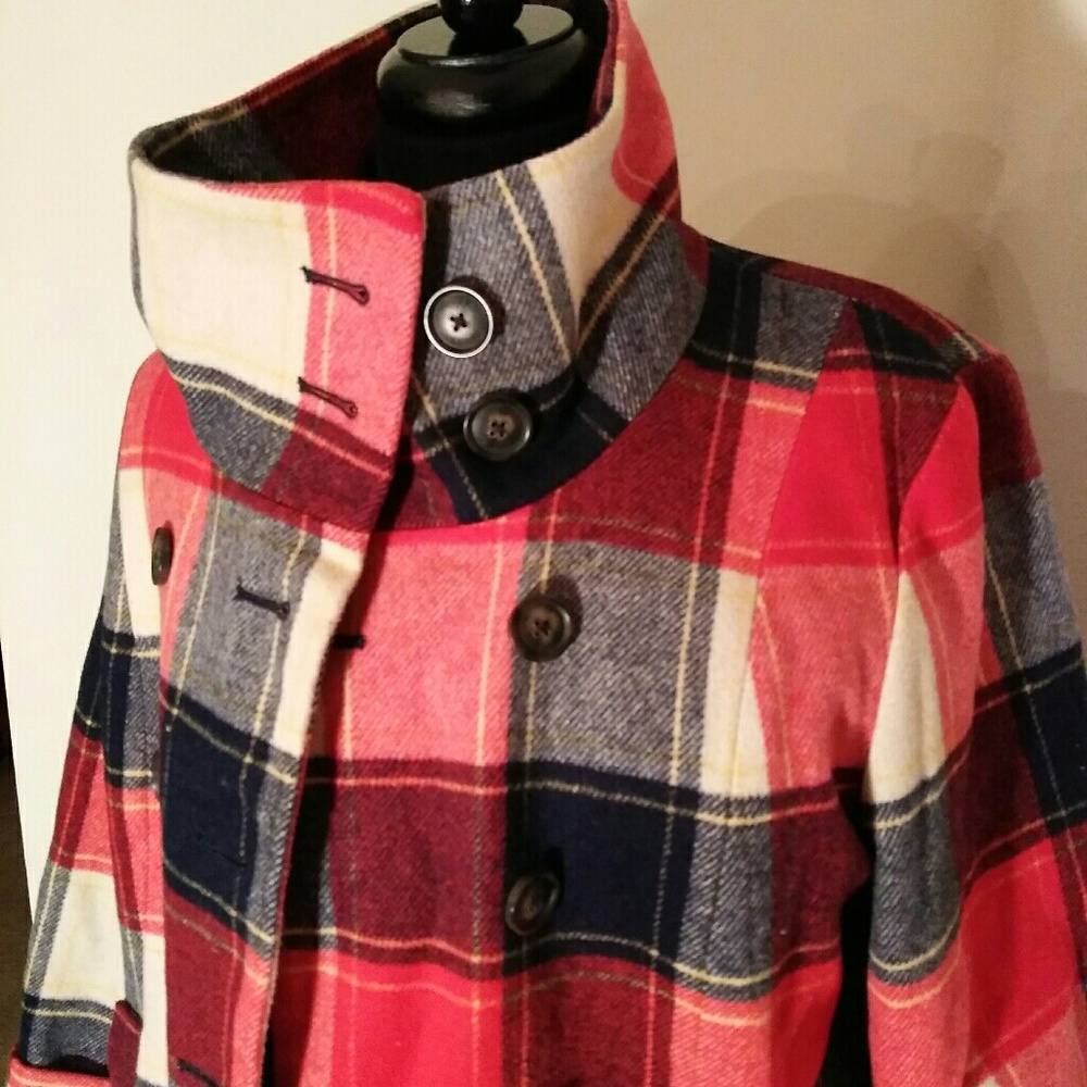 Hollister brand Red/Black/Cream Plaid Jacket - Picture 3 of 4